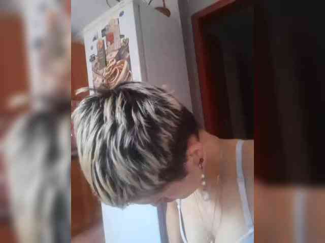 N-I-M-F-O-M-A-N-K-A webcam
