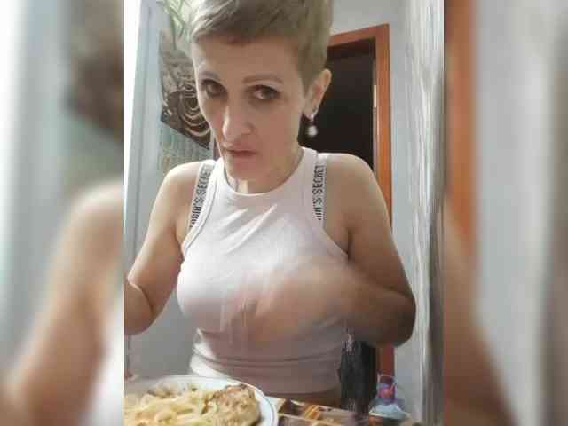 N-I-M-F-O-M-A-N-K-A webcam