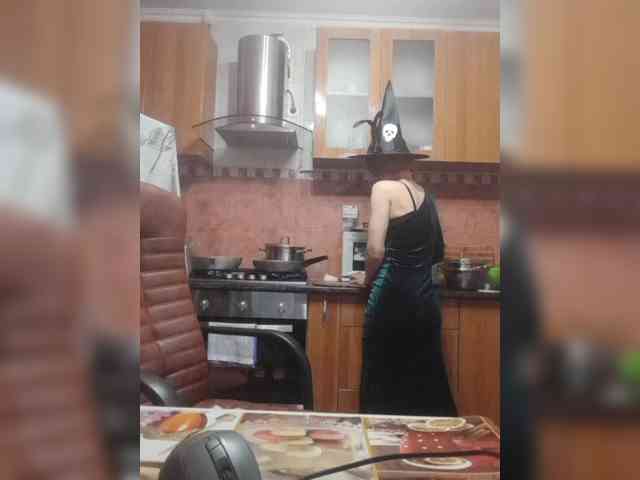 N-I-M-F-O-M-A-N-K-A webcam