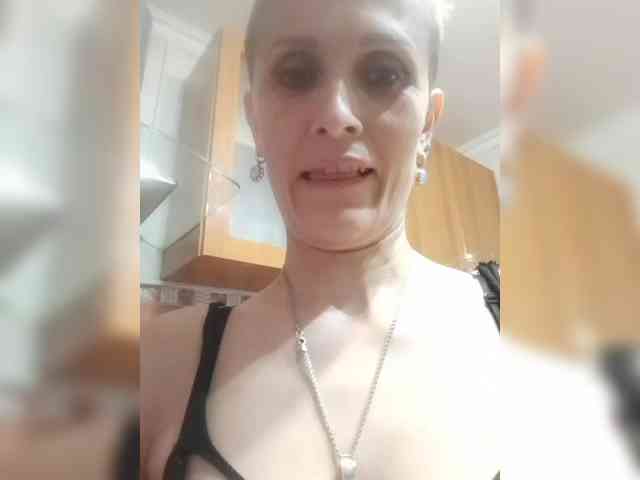 N-I-M-F-O-M-A-N-K-A webcam