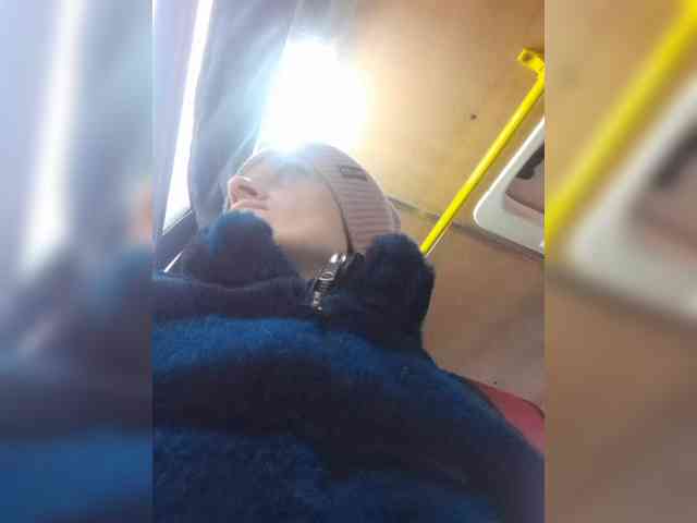 N-I-M-F-O-M-A-N-K-A webcam