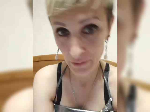 N-I-M-F-O-M-A-N-K-A webcam