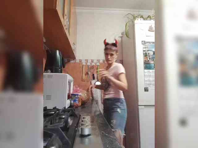 N-I-M-F-O-M-A-N-K-A webcam