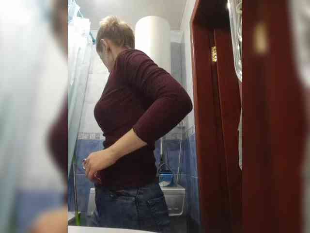 N-I-M-F-O-M-A-N-K-A webcam