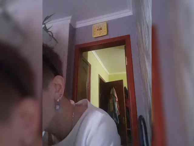 N-I-M-F-O-M-A-N-K-A webcam