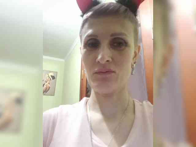 N-I-M-F-O-M-A-N-K-A webcam