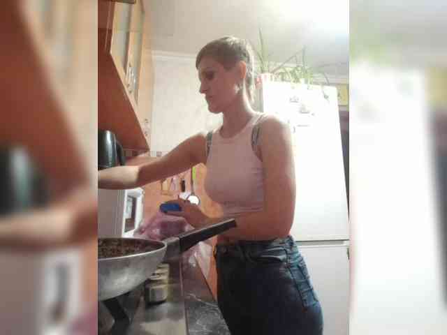 N-I-M-F-O-M-A-N-K-A webcam