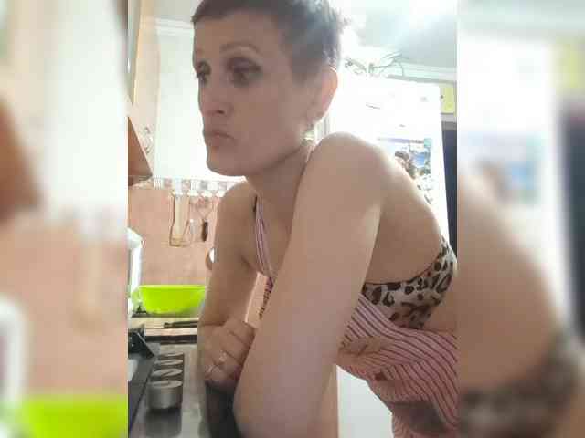 N-I-M-F-O-M-A-N-K-A webcam