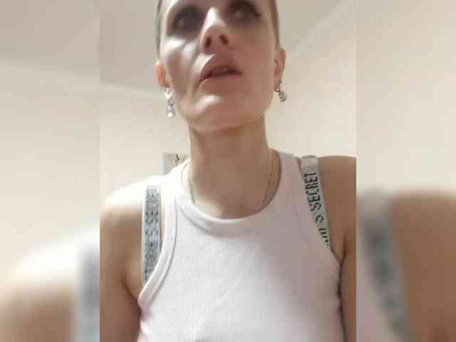 N-I-M-F-O-M-A-N-K-A webcam