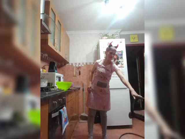 N-I-M-F-O-M-A-N-K-A webcam