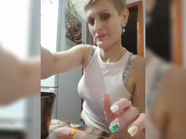 N-I-M-F-O-M-A-N-K-A webcam