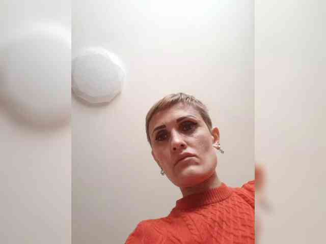 N-I-M-F-O-M-A-N-K-A webcam