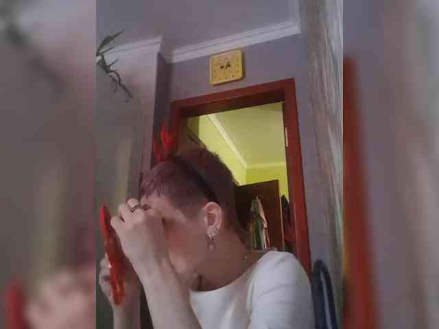 N-I-M-F-O-M-A-N-K-A webcam