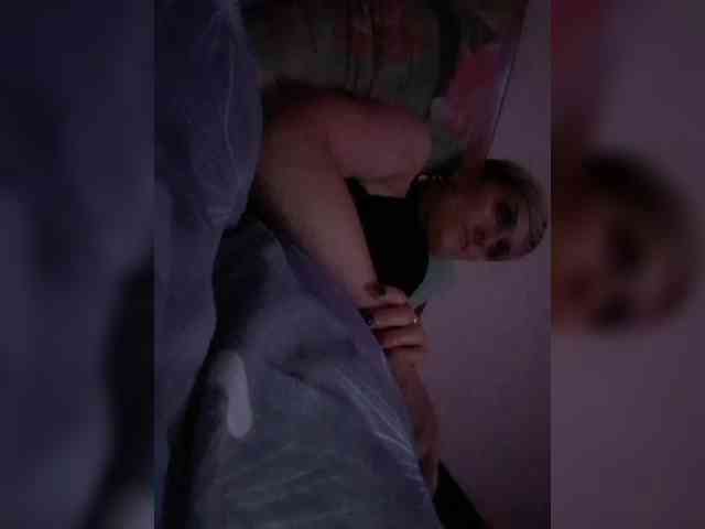 N-I-M-F-O-M-A-N-K-A webcam