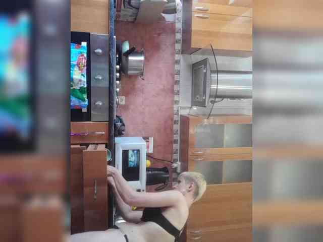 N-I-M-F-O-M-A-N-K-A webcam