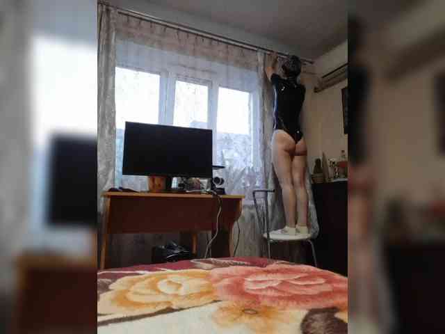 N-I-M-F-O-M-A-N-K-A webcam