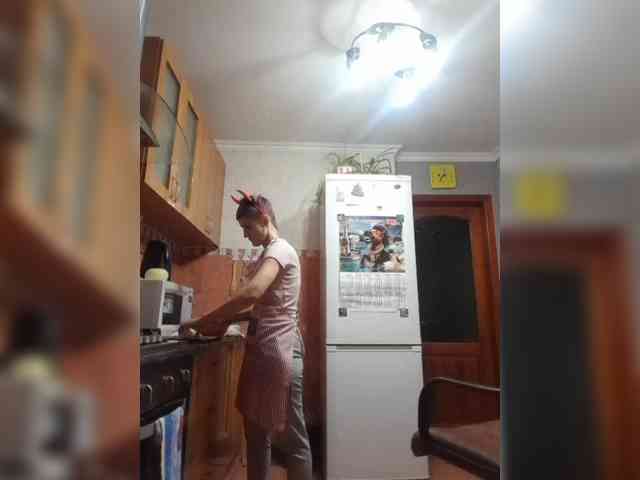 N-I-M-F-O-M-A-N-K-A webcam