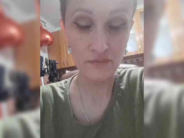 N-I-M-F-O-M-A-N-K-A webcam