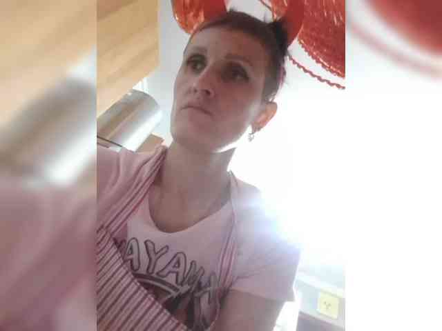 N-I-M-F-O-M-A-N-K-A webcam