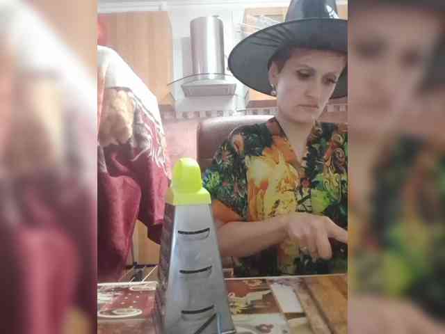 N-I-M-F-O-M-A-N-K-A webcam