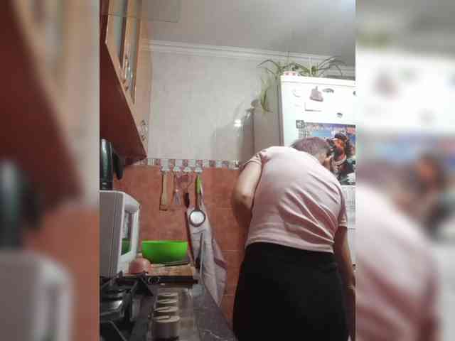 N-I-M-F-O-M-A-N-K-A webcam