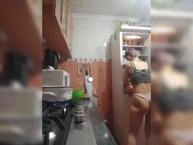 N-I-M-F-O-M-A-N-K-A webcam