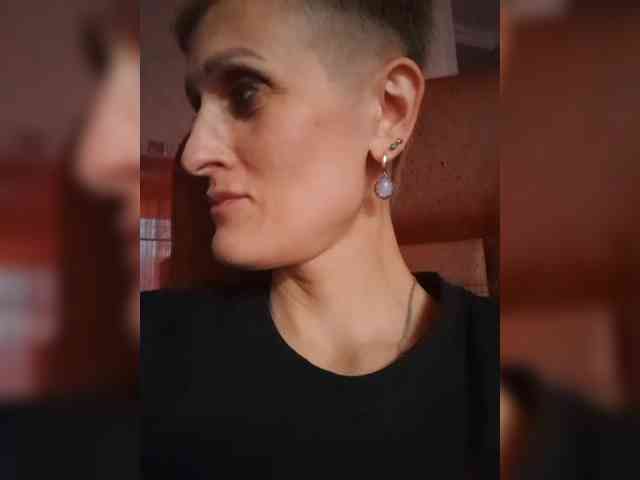 N-I-M-F-O-M-A-N-K-A webcam