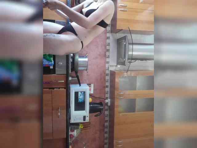N-I-M-F-O-M-A-N-K-A webcam