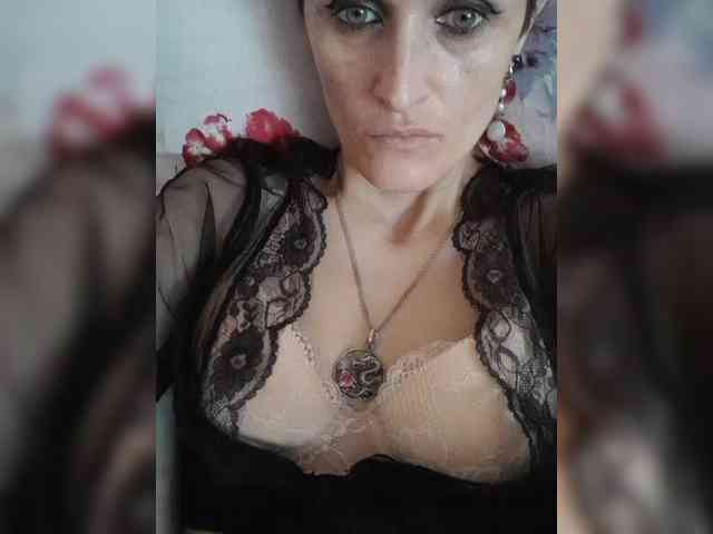N-I-M-F-O-M-A-N-K-A webcam