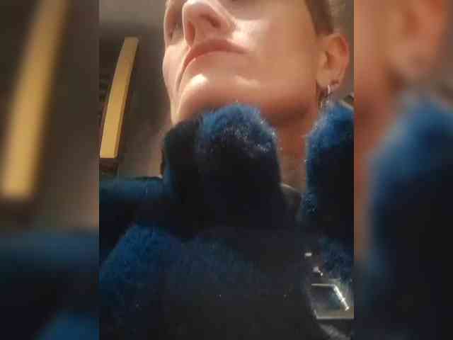 N-I-M-F-O-M-A-N-K-A webcam