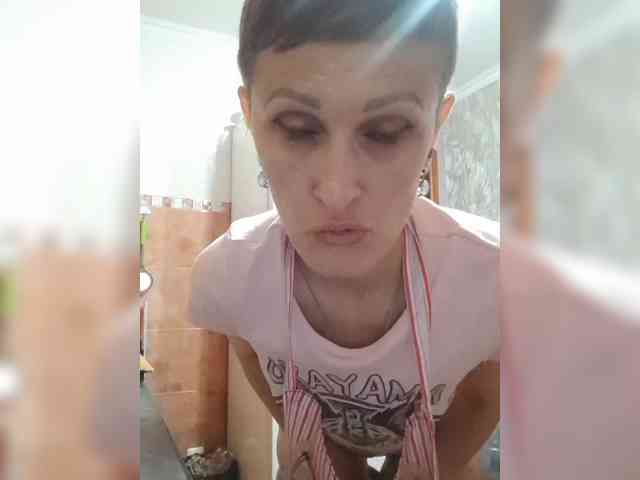 N-I-M-F-O-M-A-N-K-A webcam