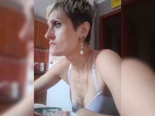 N-I-M-F-O-M-A-N-K-A webcam