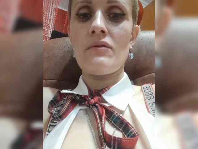 N-I-M-F-O-M-A-N-K-A webcam