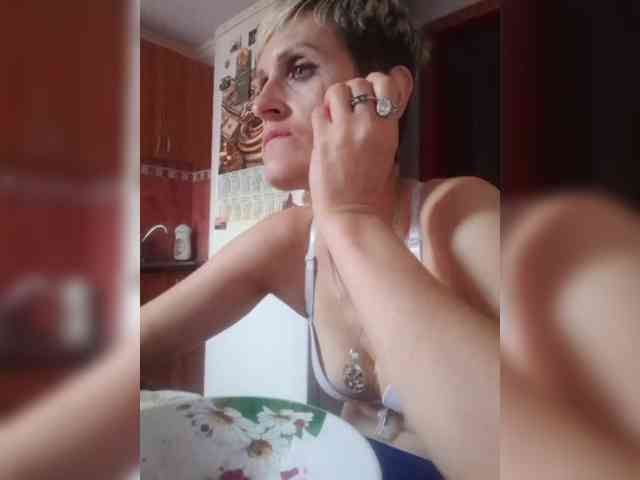 N-I-M-F-O-M-A-N-K-A webcam