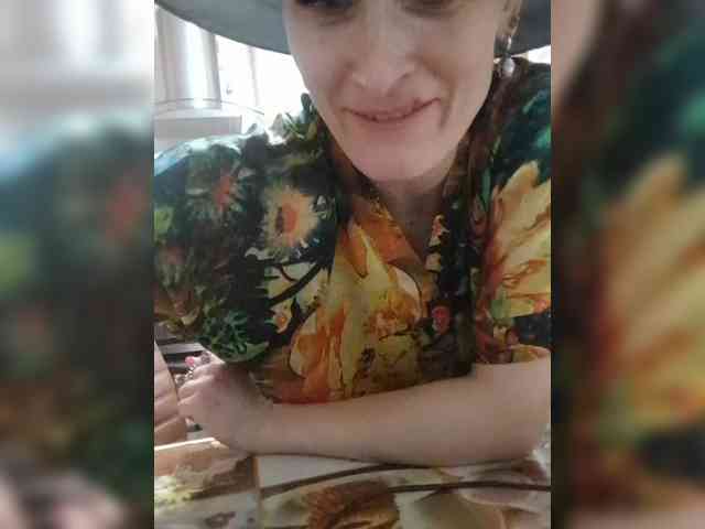 N-I-M-F-O-M-A-N-K-A webcam