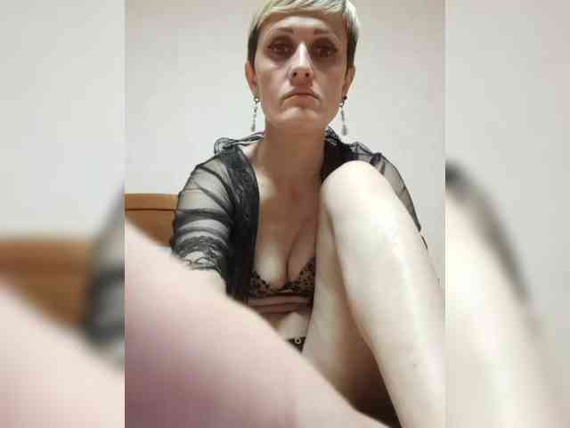 N-I-M-F-O-M-A-N-K-A webcam