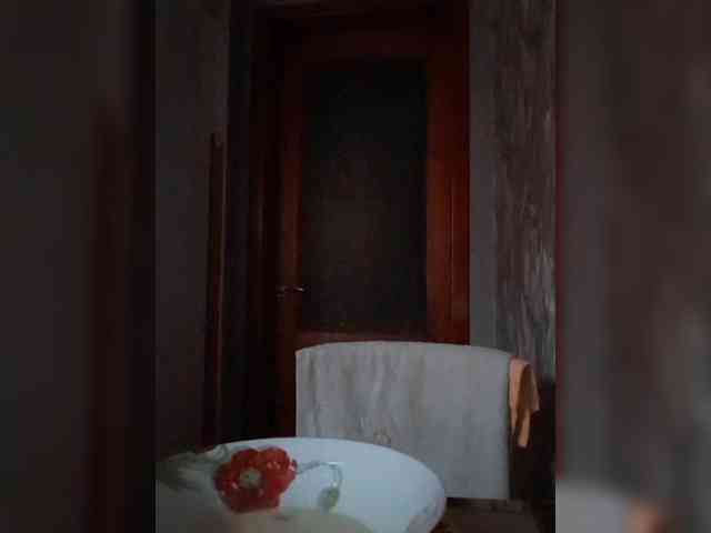 N-I-M-F-O-M-A-N-K-A webcam