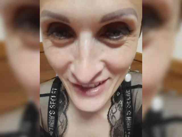N-I-M-F-O-M-A-N-K-A webcam