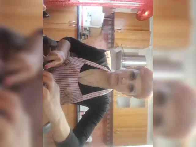 N-I-M-F-O-M-A-N-K-A webcam