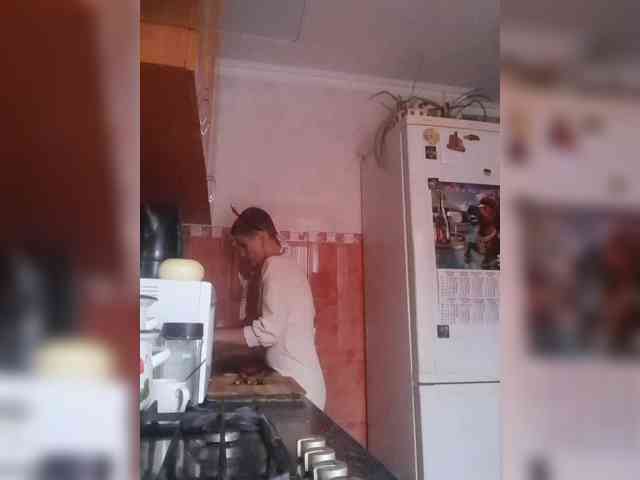 N-I-M-F-O-M-A-N-K-A webcam