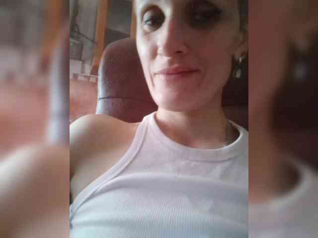 N-I-M-F-O-M-A-N-K-A webcam