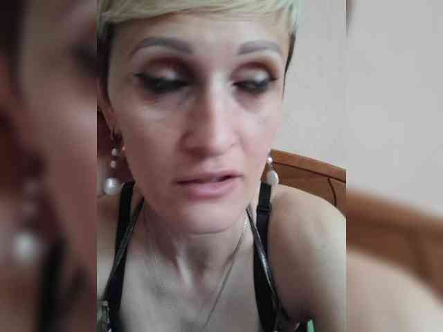 N-I-M-F-O-M-A-N-K-A webcam