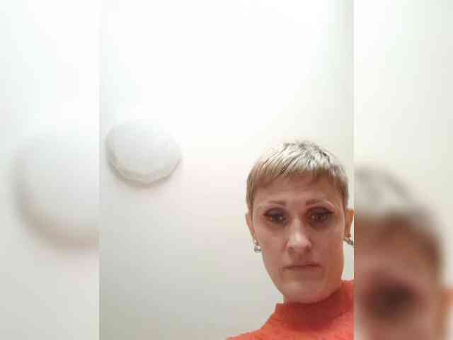 N-I-M-F-O-M-A-N-K-A webcam