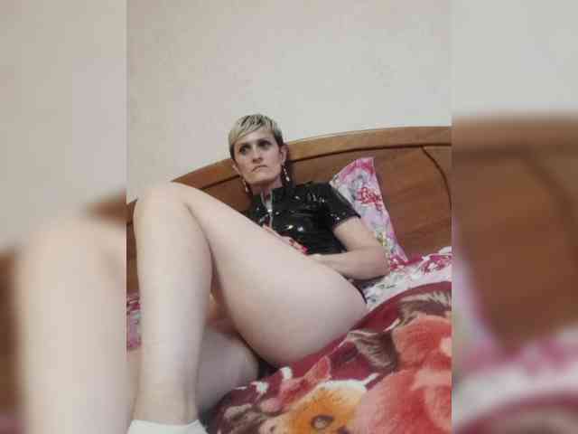 N-I-M-F-O-M-A-N-K-A webcam