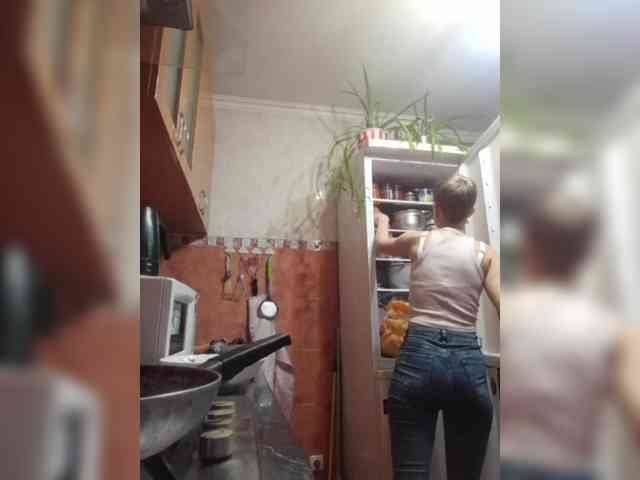 N-I-M-F-O-M-A-N-K-A webcam