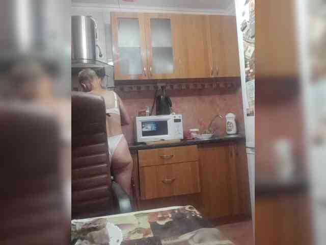 N-I-M-F-O-M-A-N-K-A webcam