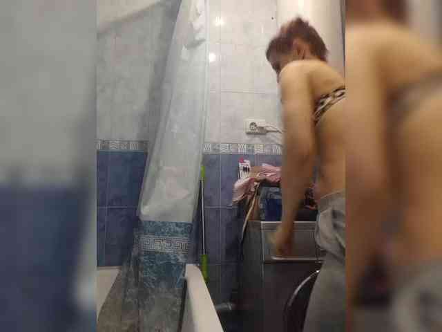 N-I-M-F-O-M-A-N-K-A webcam