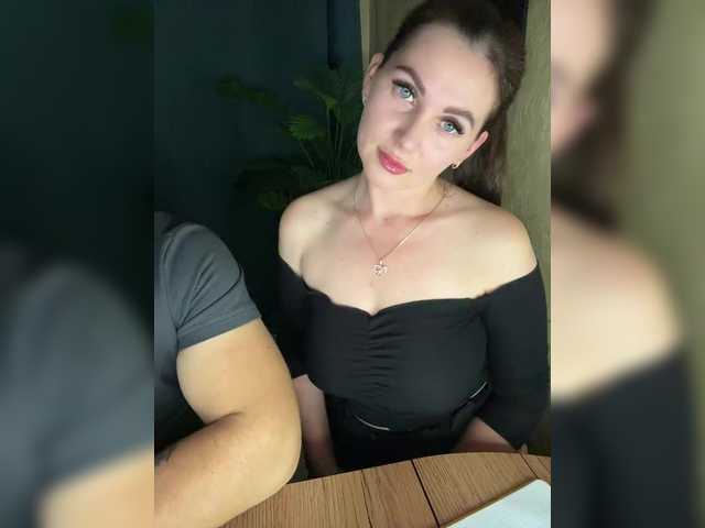 Sex chat gratuit in direct cu SladenkieVmeste pe BongaCams