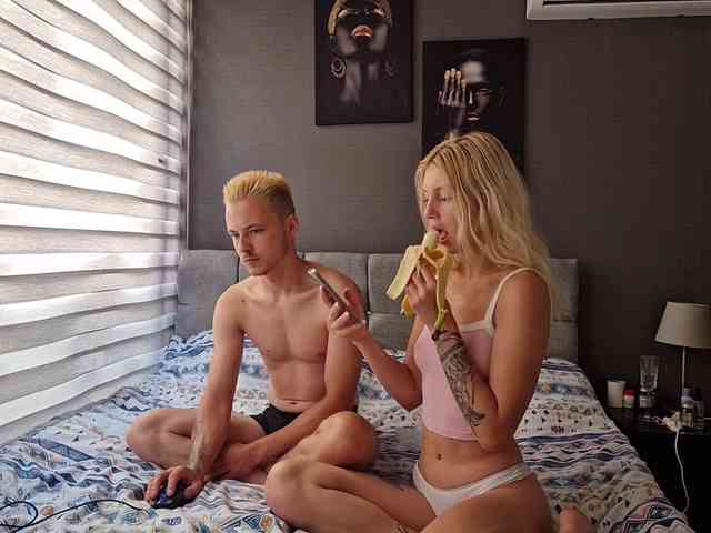 Sexymoles Live Webcam on BongaCams