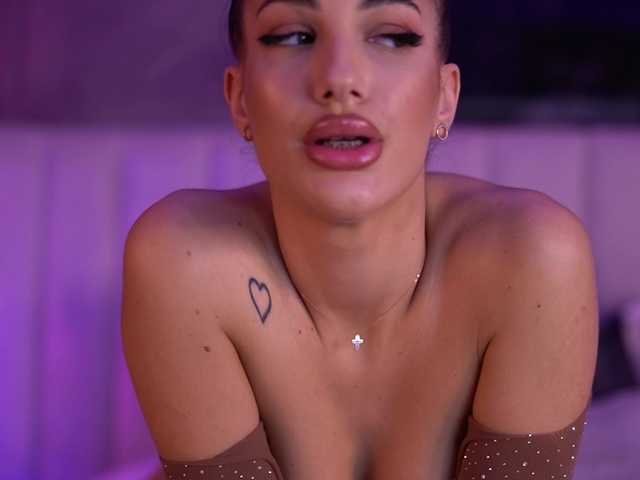 Sex chat gratuit in direct cu RaisaKali pe BongaCams